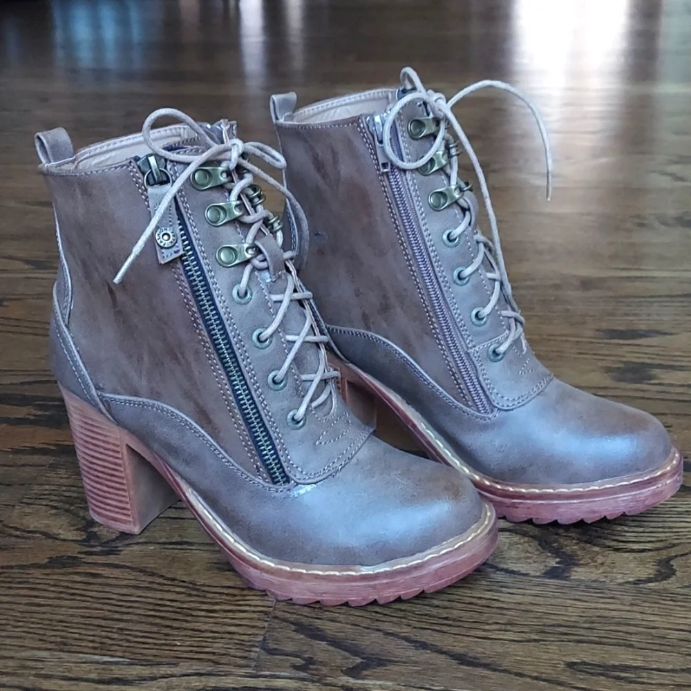 Lace-up ankle bootie with zipper closure - brown/taupe - size 7